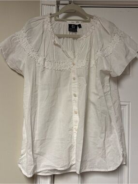 Madison Mathews White Short-Sleeve Button-Front Ruffle Blouse